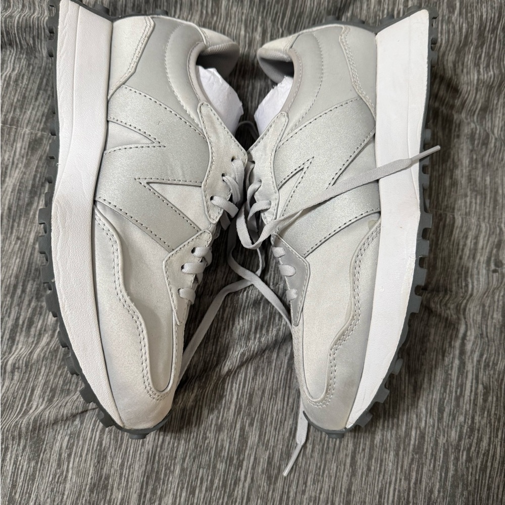 New Balance 327 - Picture 3 of 5